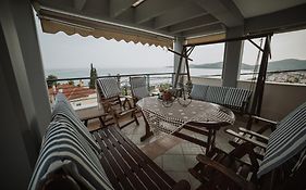 Niki House